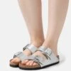 Birkenstock Arizona Big Buckle Narrow Fit - Pantoffels - Metallic Silver -Birkenstock Winkel 4b2c6e9dabe0465bb671b1860d2f9d6d