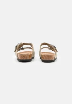 Birkenstock Arizona Earthy Unisex - Muiltjes - Faded Khaki 10 Birkenstock Arizona Earthy Unisex - Muiltjes - Faded Khaki -Birkenstock Winkel 96afc021cf9a46a5b1968e82489d603a