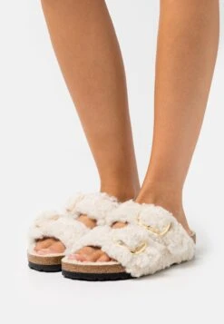 Birkenstock Arizona Big Buckle Rivet Logo Regular Fit - Pantoffels - Eggshell